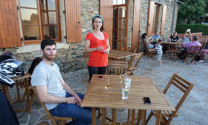 dîner en terrasse au Relais de Sarlande