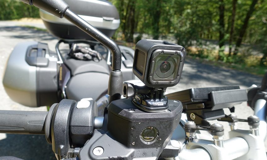 Caméra GoPro sur moto BMW