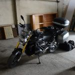 Moto dort au garage à l'hôtel Saint Pierre d'Aurllac