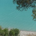 eau turquoise à Embalse de Yesa en Espagne