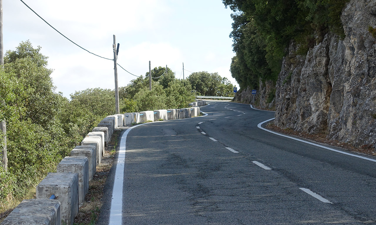 routes sinueuses dans les Pyrénées 