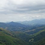 à l'horizon des montagnes Pyrénées