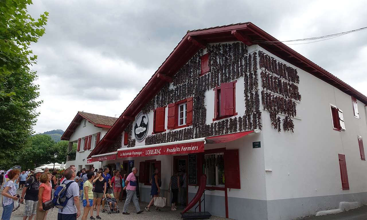 piment d'Espelette sur les maisons