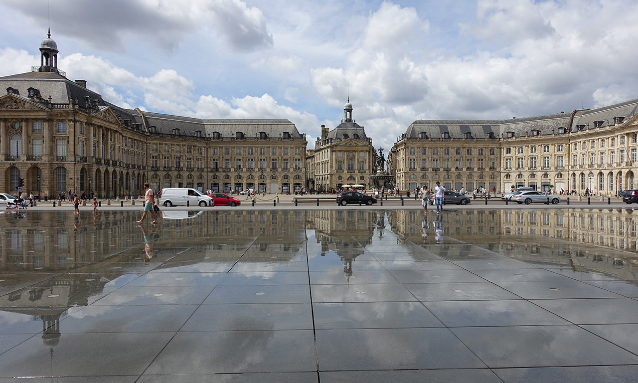 place de la bourse à bordeaux