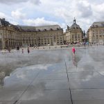 reflet dans l'eau sur la place de la Bourse de Bordeaux