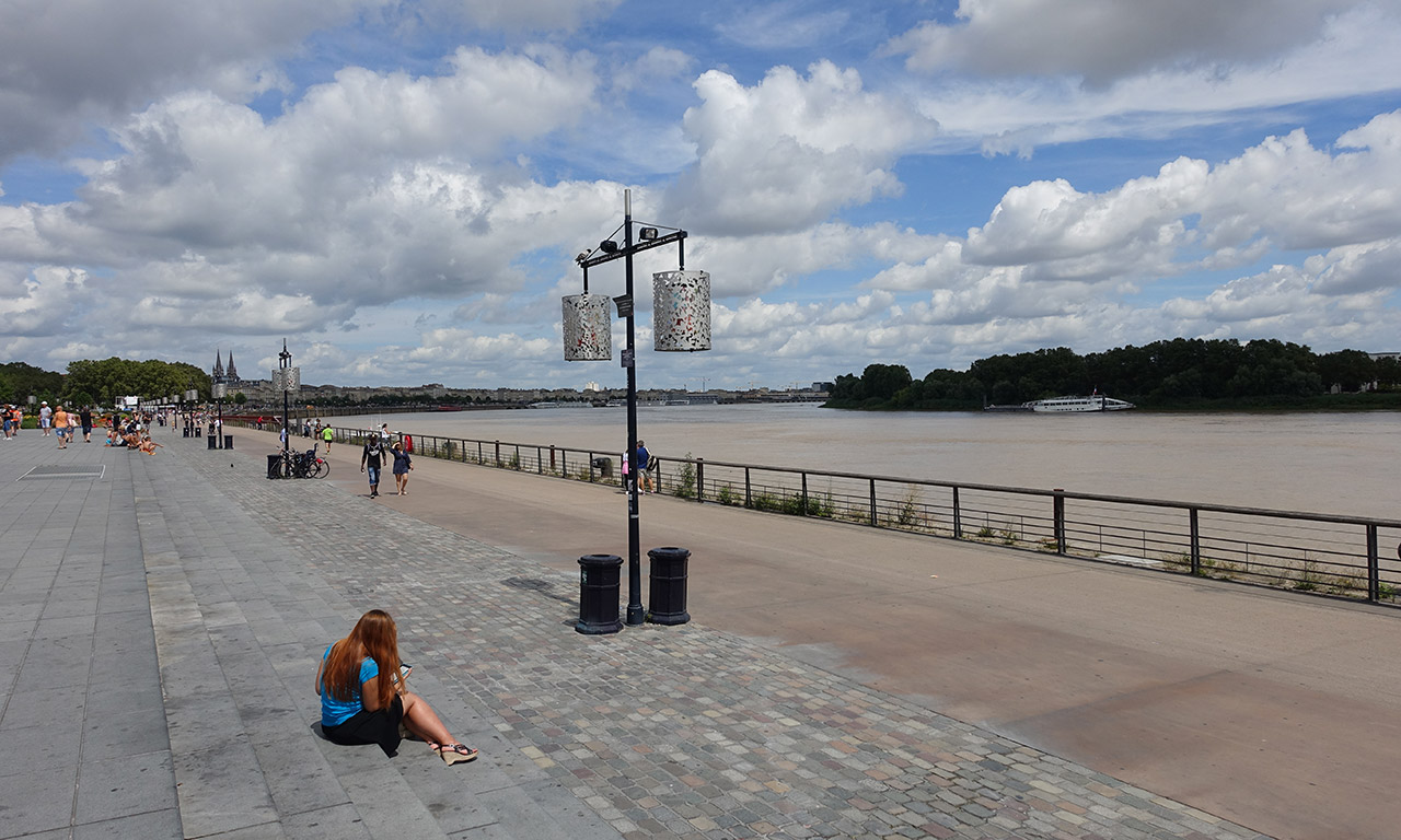 au  bord de l'eau à Bordeaux