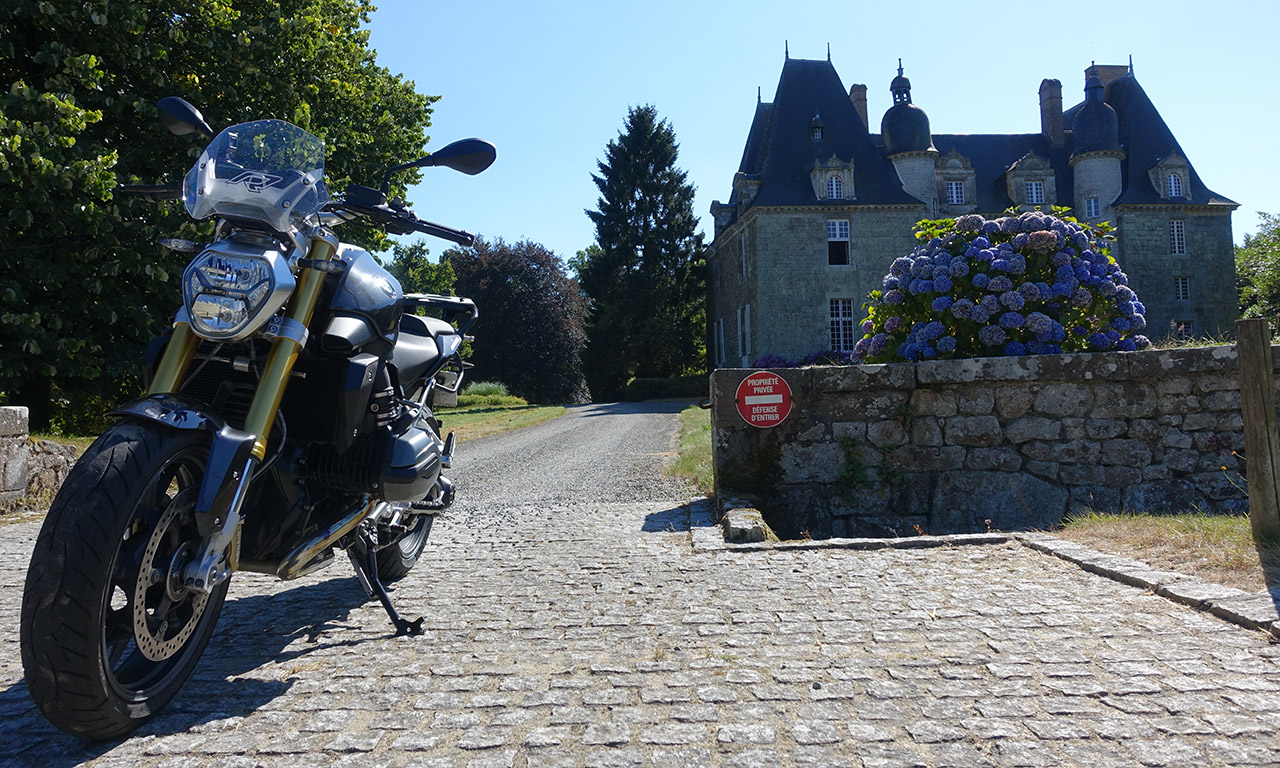 R1200R Château de Montmuran