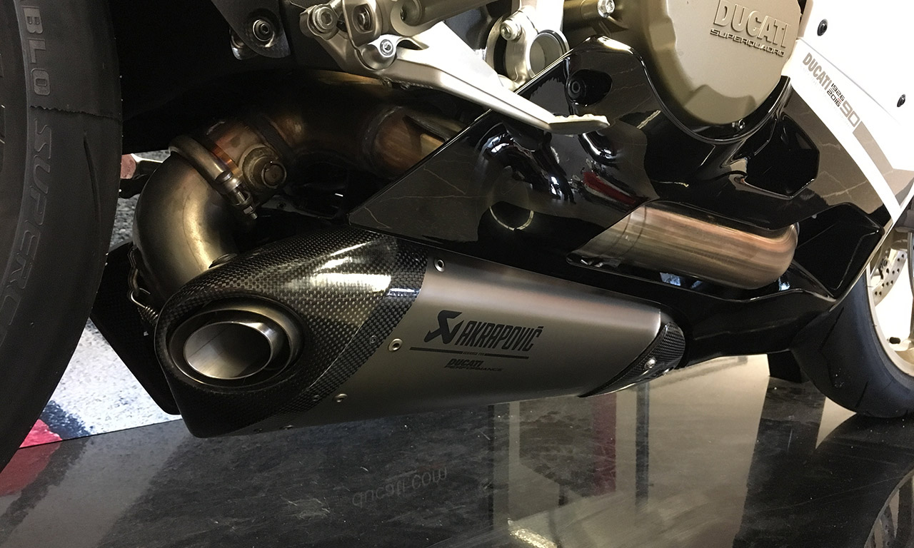 échappement Ducati Akrapovic sur le 1299 S Anniversario