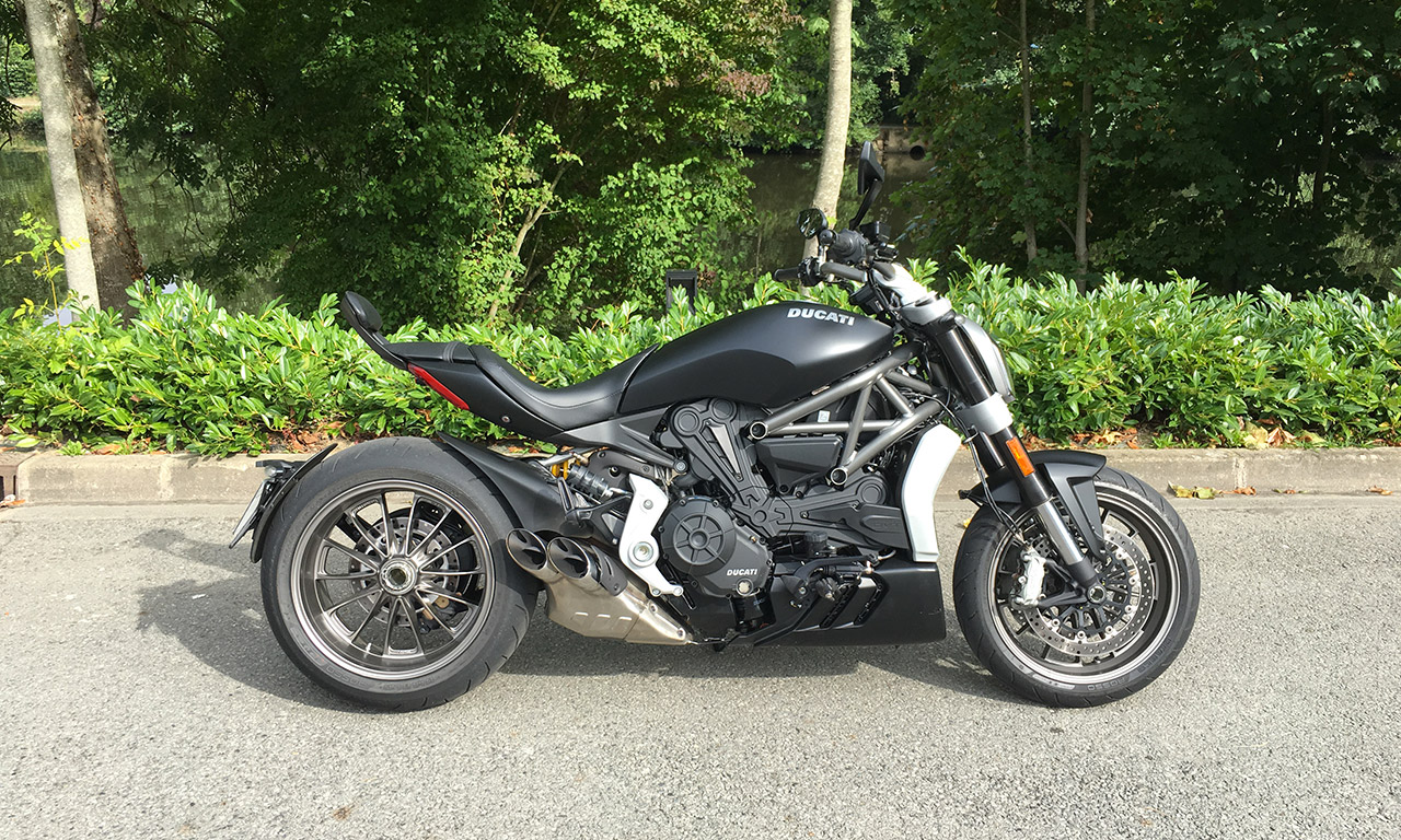 Moto Roadster Ducati XDiavel