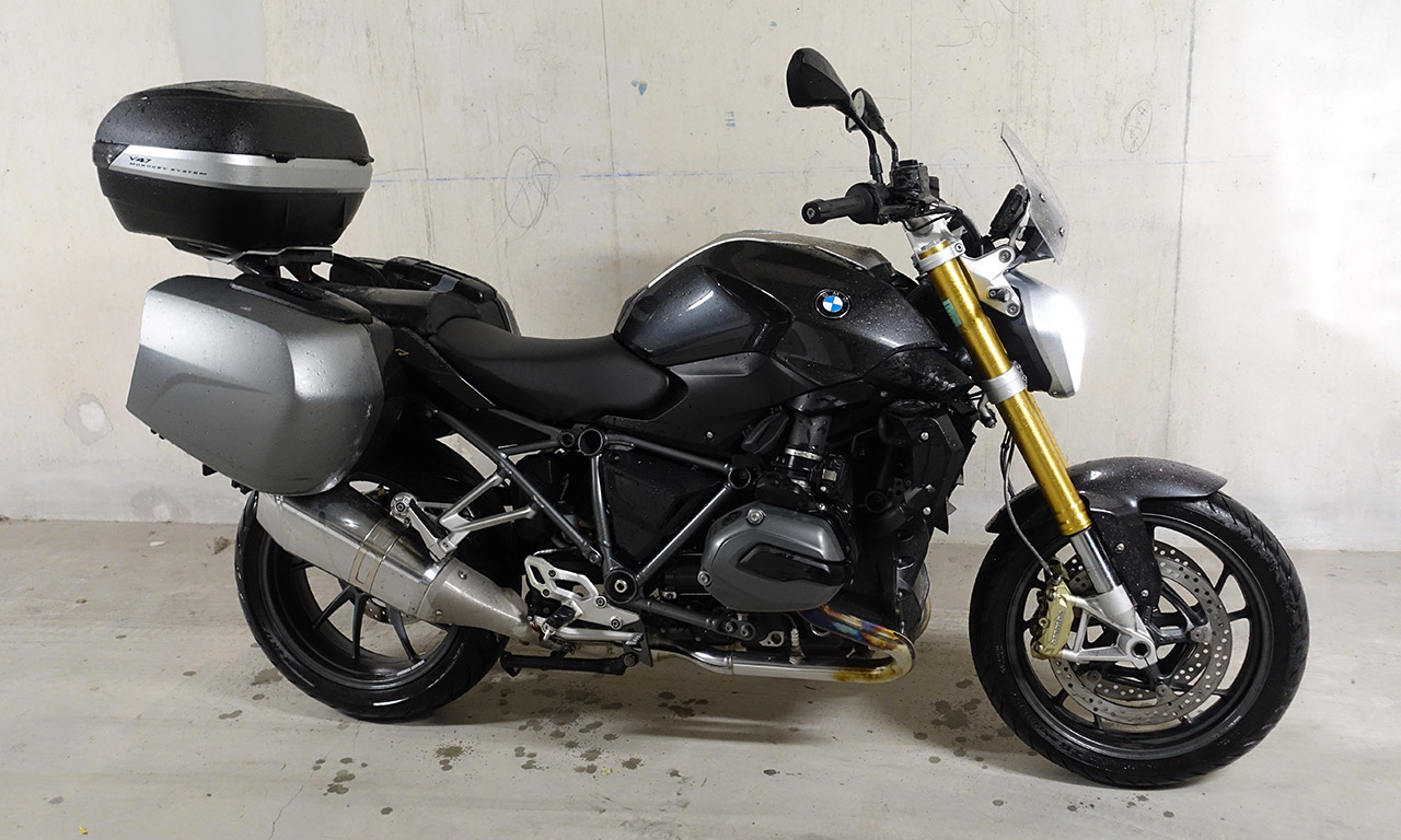moto BMW R1200R 2016 noire fourche or