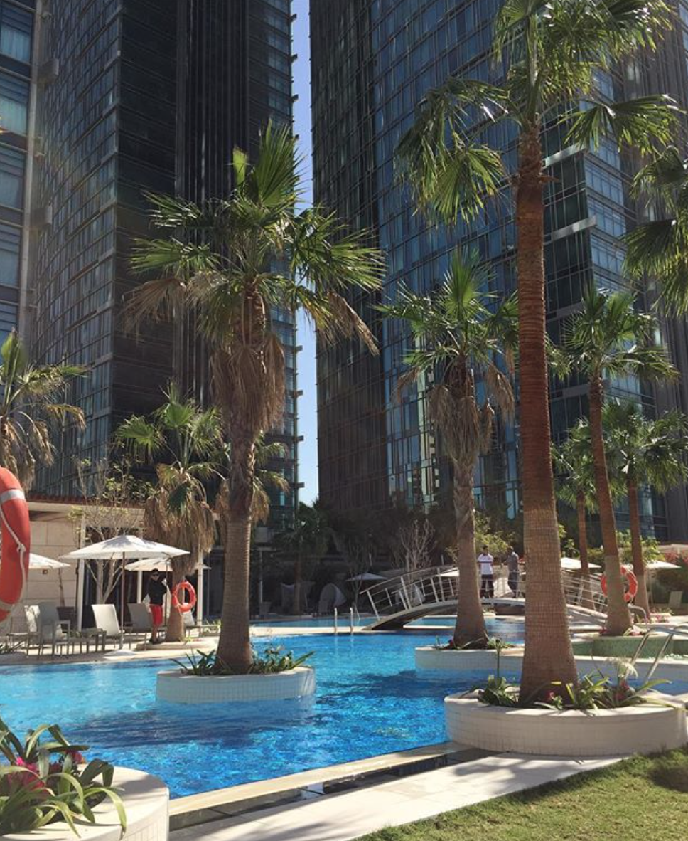 vue sur la piscine de l'Hôtel 5 étoiles Shangri-La à Doha