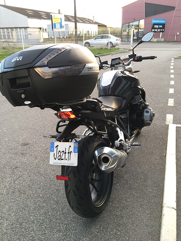 BMW R1200R LC équipée de Michelin Power RS