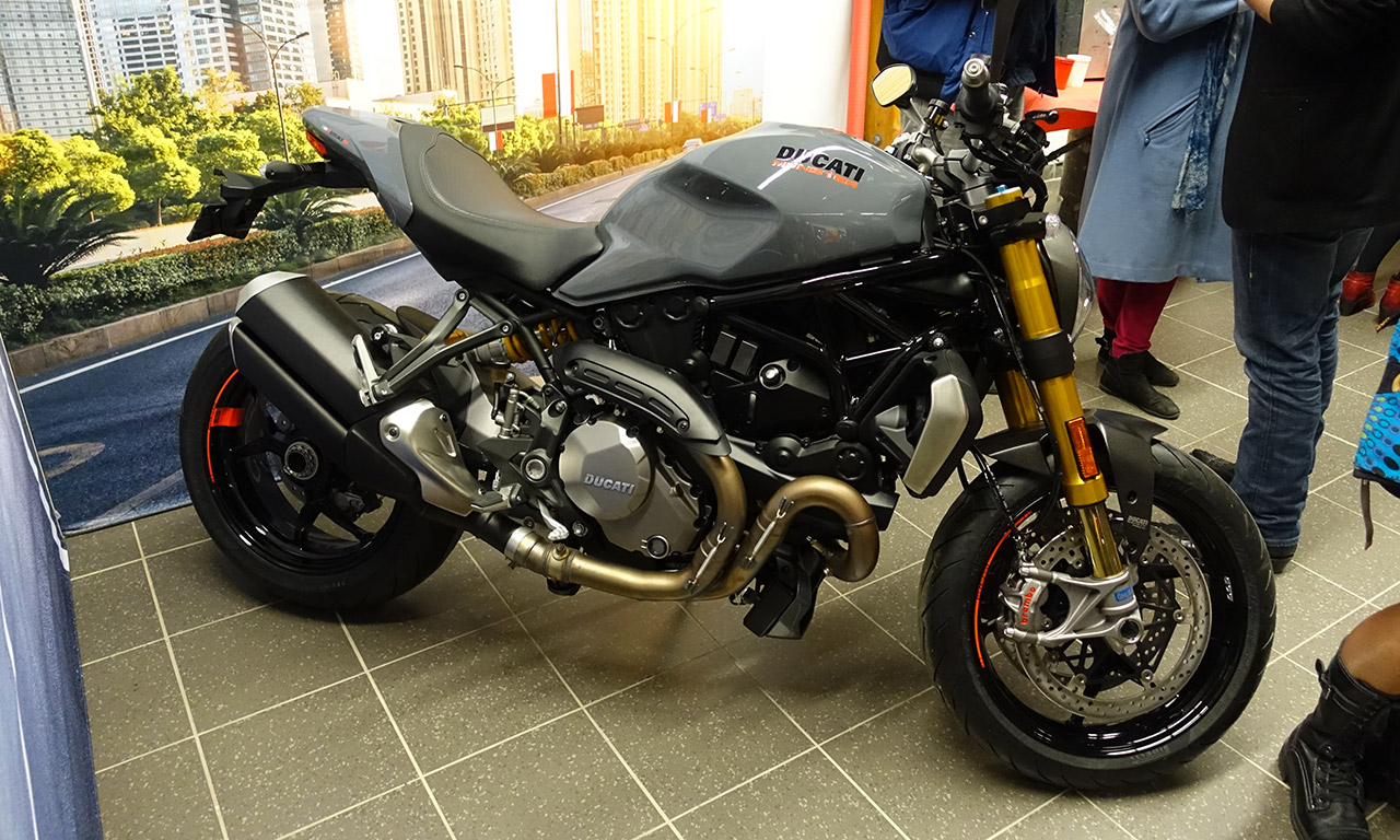 Ducati Monster 1200 S grise