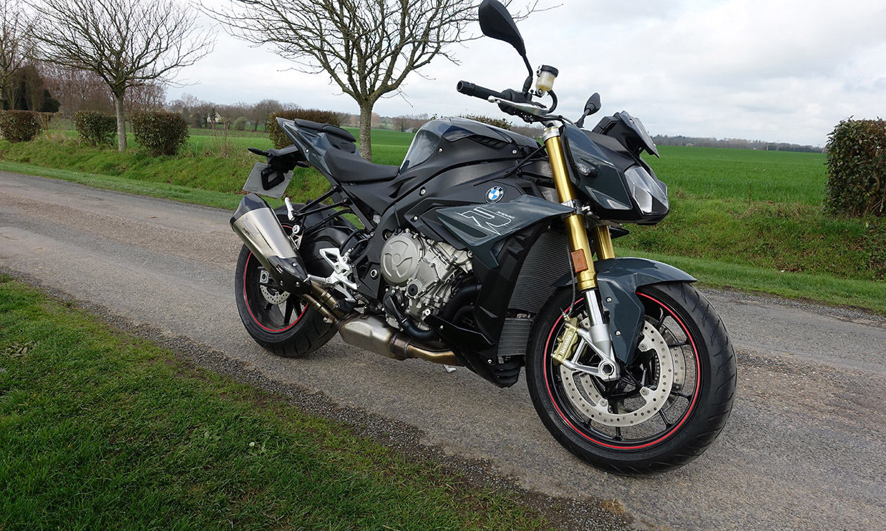 moto sportive roadster S1000R