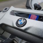 logo BMW sur le guidon du S1000R