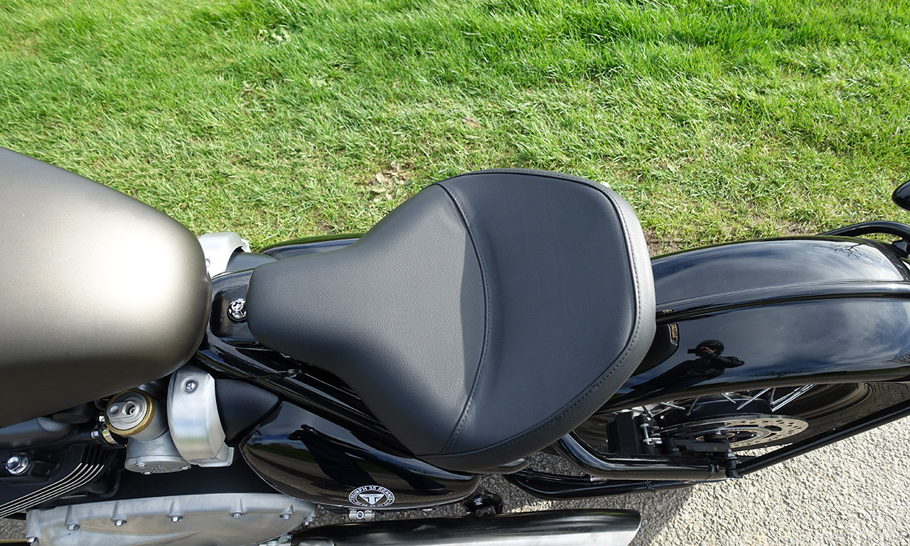 selle monoplace sur le Bobber Triumph