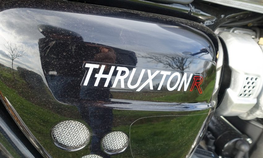 logo Thruxton R