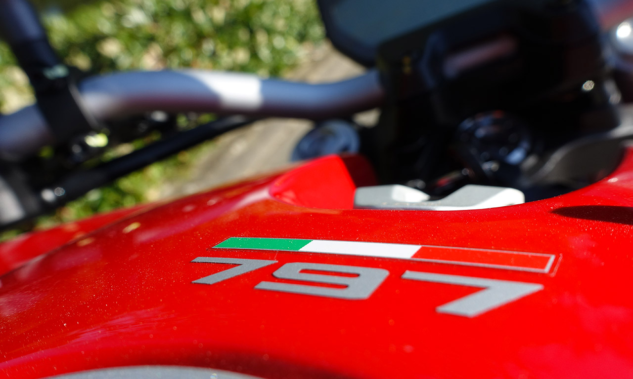 Monster 797 Ducati rouge