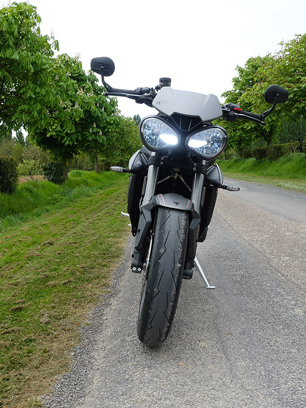 feu de jour à LED sur le Street Triple 765 RS