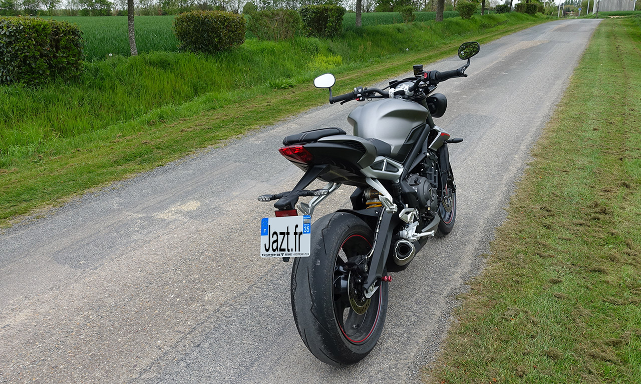 Plaisir de conduite à bord du Street Triple 765 RS