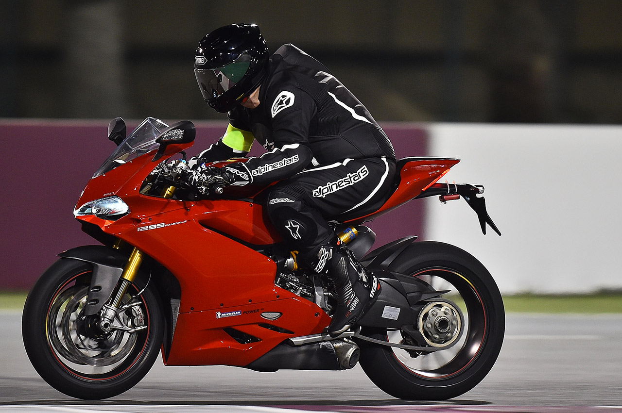 Panigale 1299S sur le circuit de Losail au Qatar (Michelin Power RS)