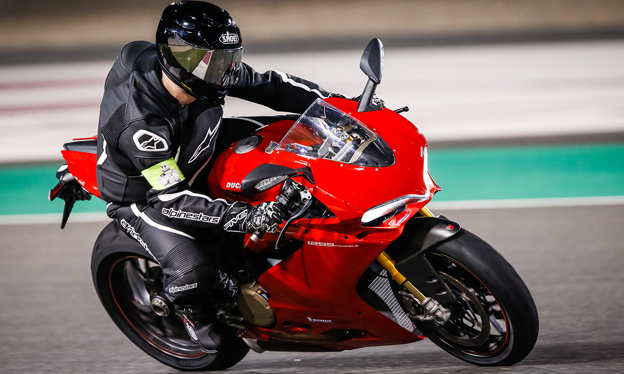 Panigale de David Jazt sur le circuit de course Losail au Qatar