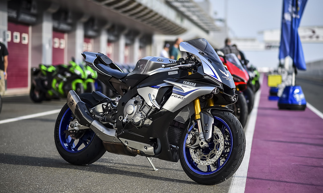 Yamaha R1M avec ligne Akrapovic