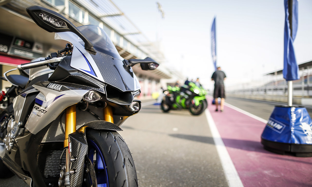 Yamaha R1M et la Kawasaki ZX10R