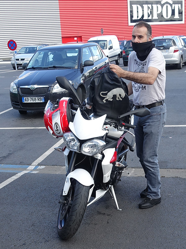 Jean-Claude sur sa Triumph Street Triple 675R