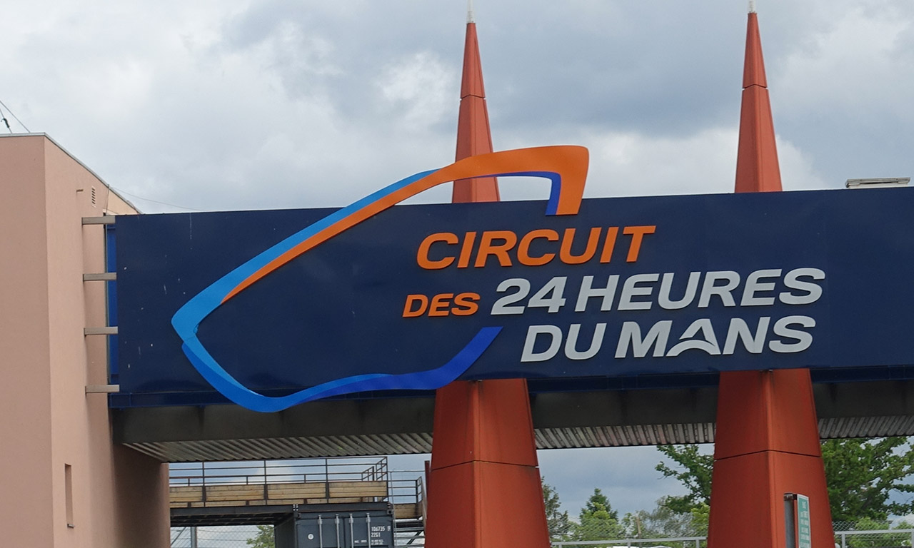 Entrée principale du circuit des 24h du Mans