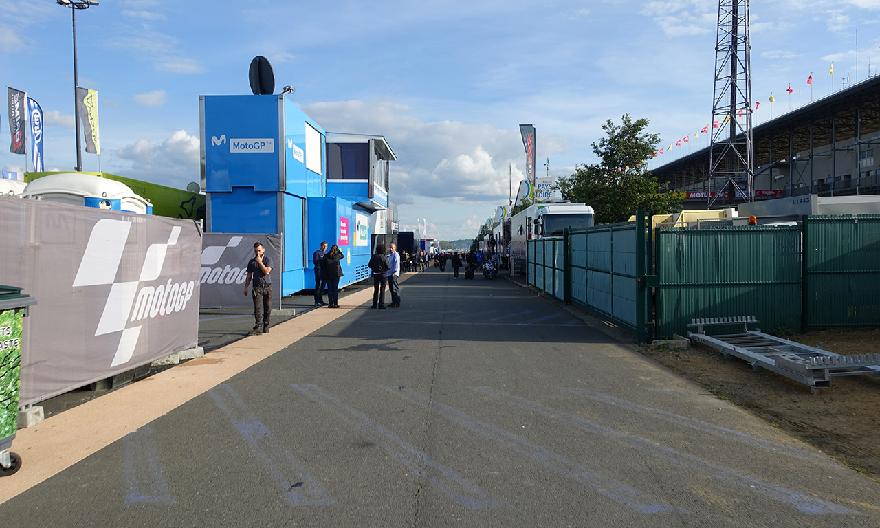 visite des paddocks au moto gp