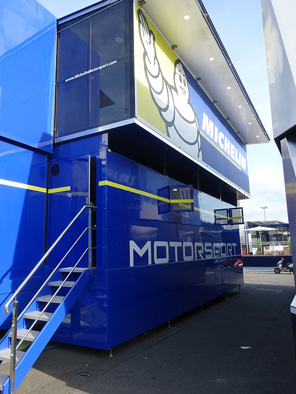camion double niveau Moto GP Michelin