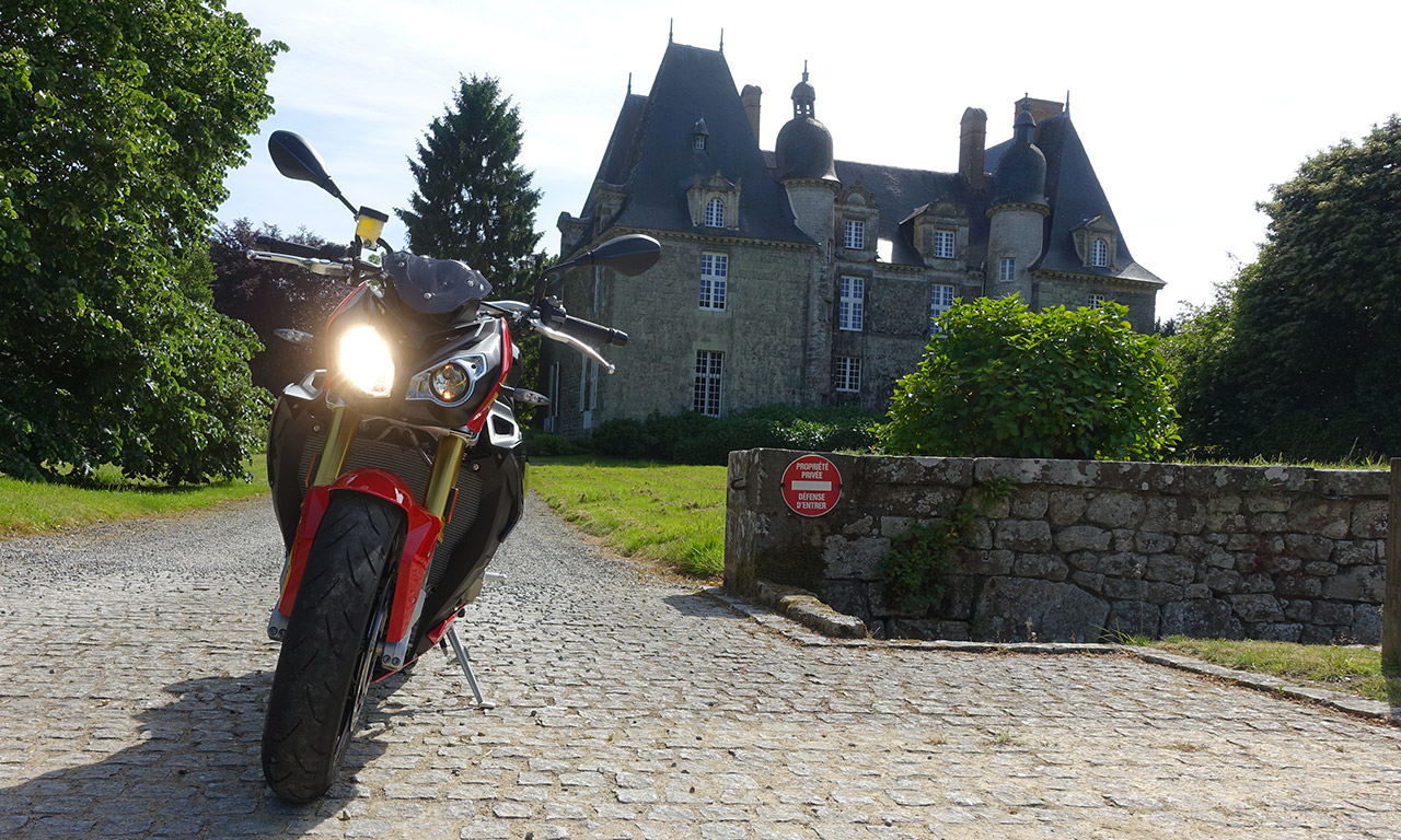 moto S1000R à Rennes