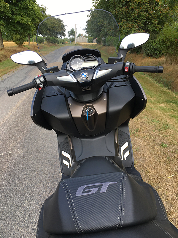 vie à bord au guidon du GT 650