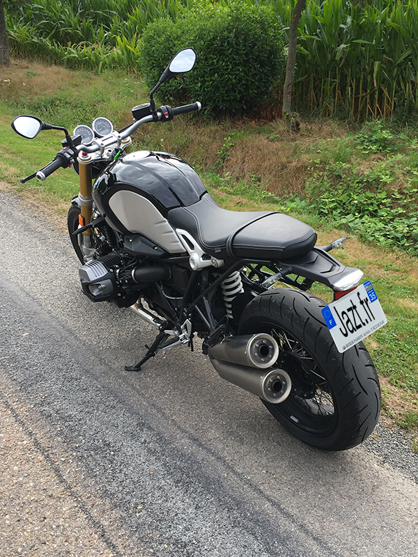 gros bicylindre BMW avec du caractère moteur