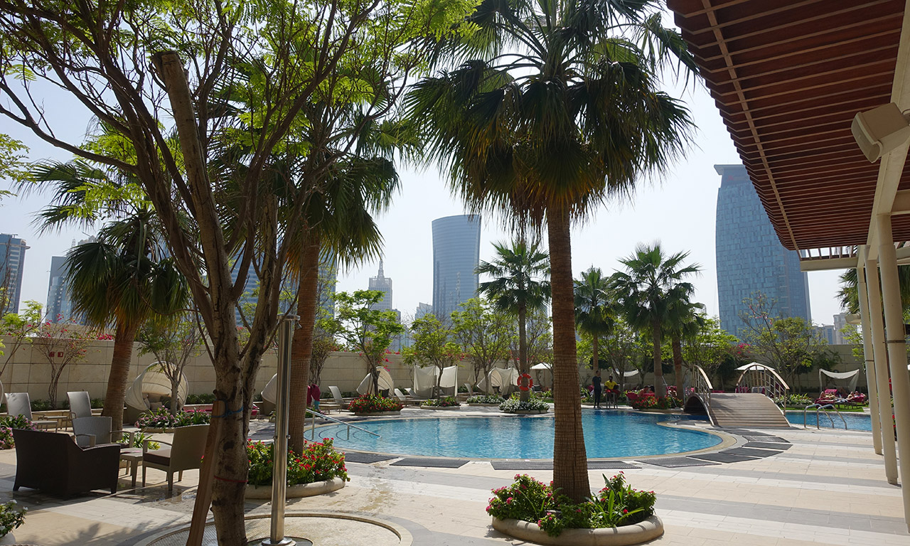 piscine sur le rooftop bar