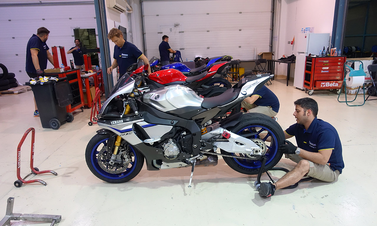 Yamaha R1M, sur circuit