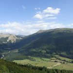 petites routes sinueuses dans les montagnes des Pyrenees ete