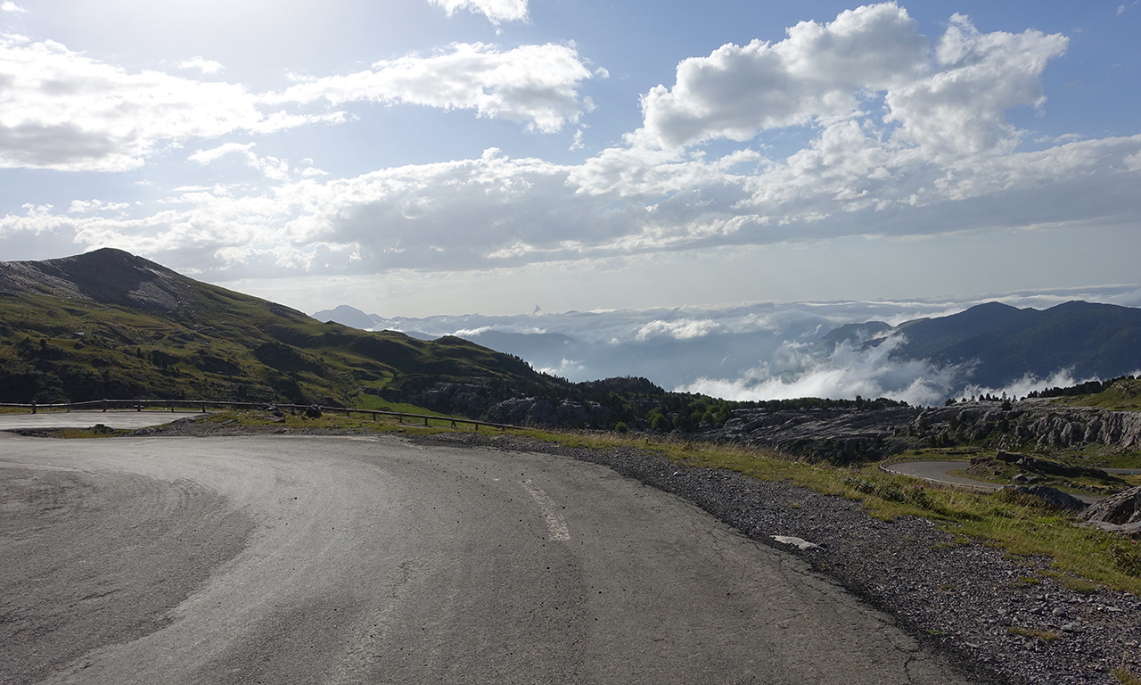 routes sinueuses en montagne