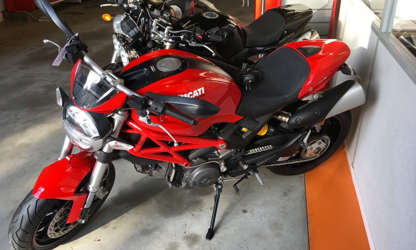 Ducati Monster rouge à vendre sur Rennes : 06 78 97 27 20