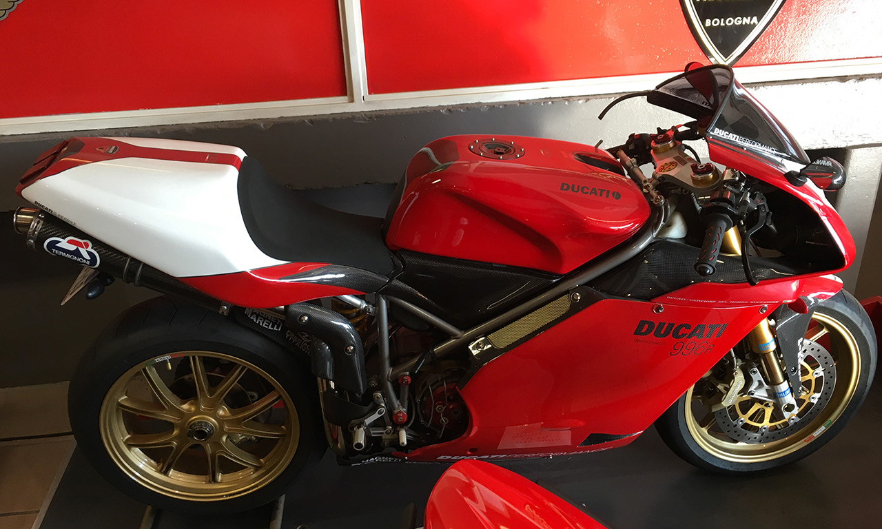 996R Ducati rouge et blanche : 135cv