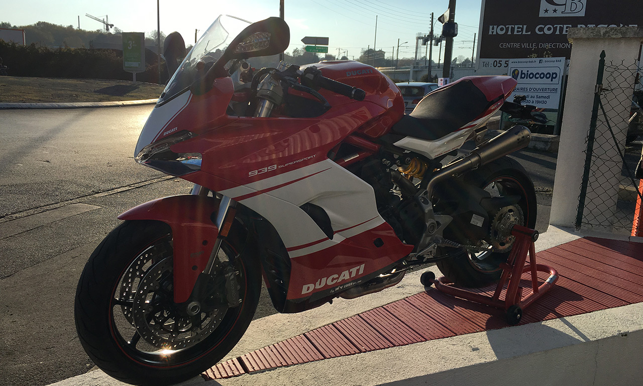 SuperSport Akrapovic Ducati