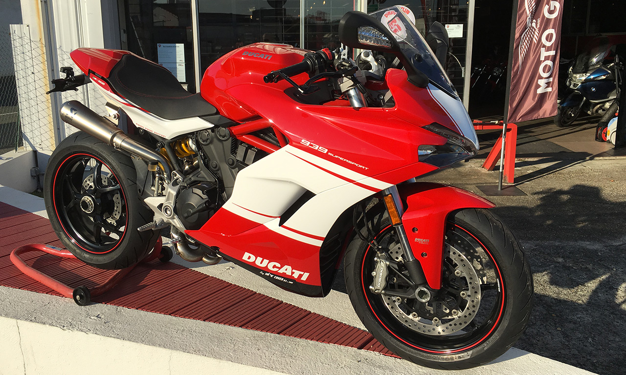Ducati SuperSport rouge et blanche sur Bayonne