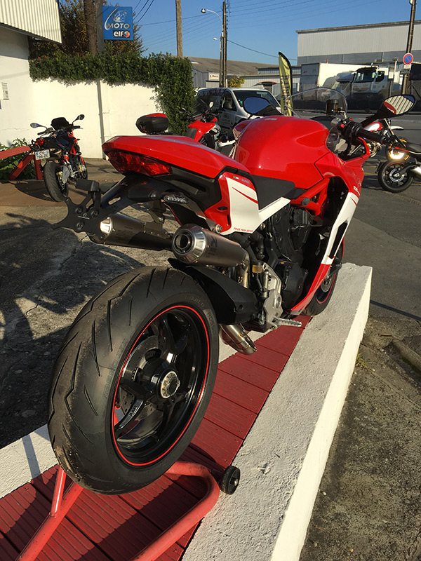 Moto Ducati à Bayonne : 939 Super Sport