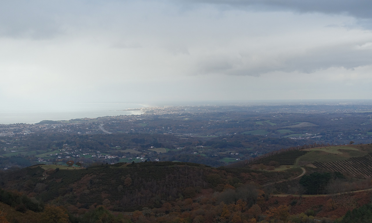 vue vers la mer depuis ibardin