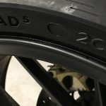 Michelin road 5 : nouveau pneu top adherence sur le mouille