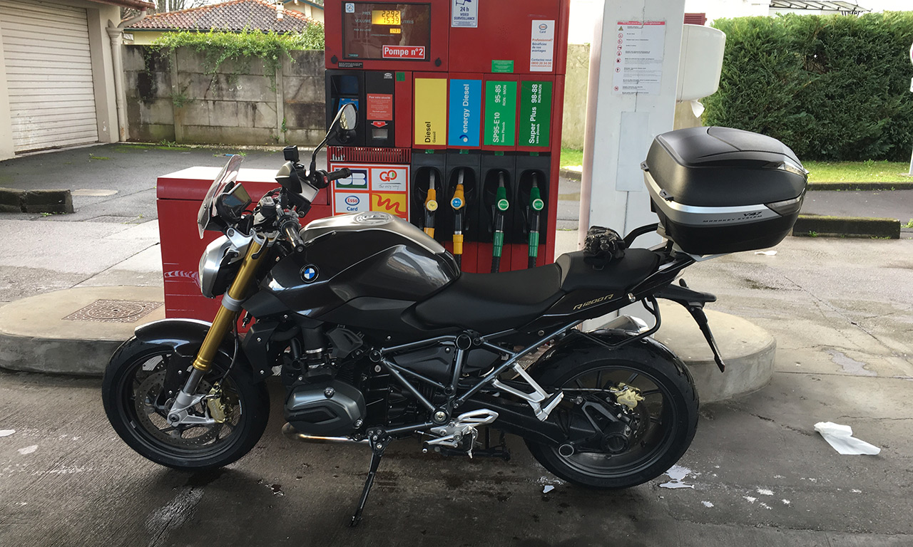plein d'essence moto à Bayonne