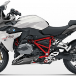 Moto BMW R1200RS blanche et rouge