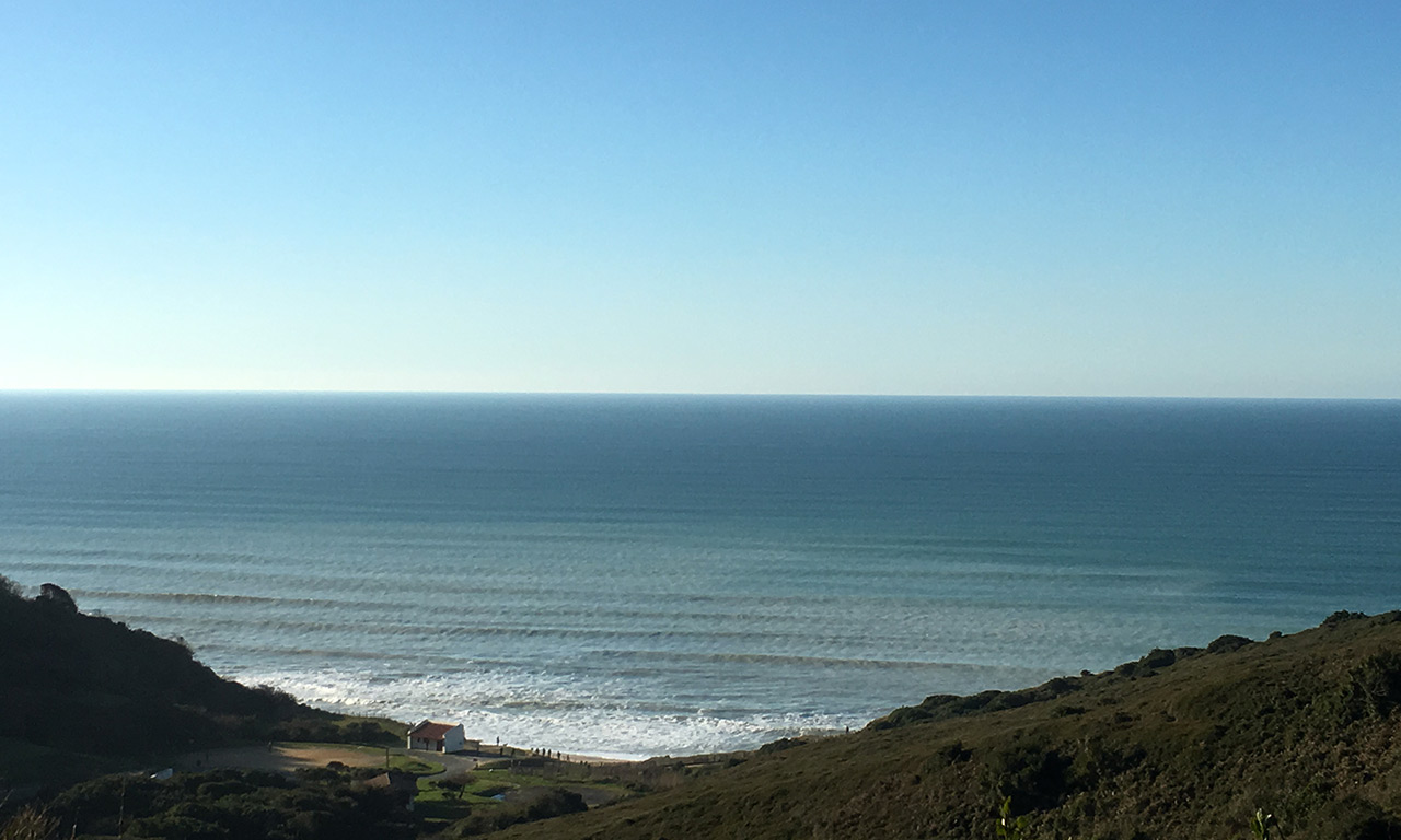 Vue mer depuis Biarritz sur la plage de Parlementia