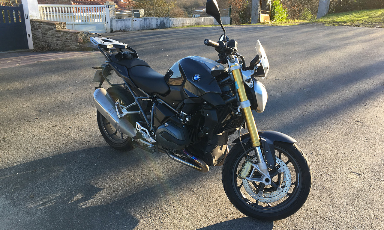 BMW R1200R sans valise ni top case